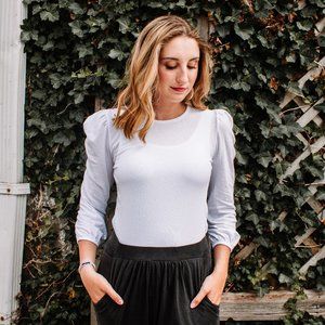 WHITE LONG-SLEEVE TOP WITH PUFF SHOULDERS